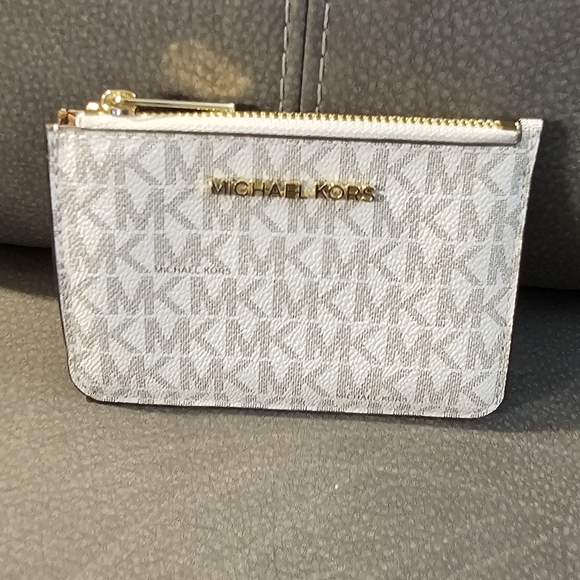 New With Tags Michael Kors crossbody and like new matching wallet & dustbag - Picture 2 of 9